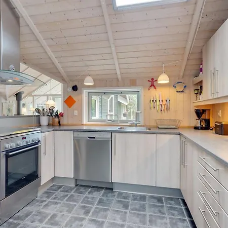 Zelda - 300m From The Sea By Interhome *